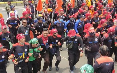 SPN BERSAMA GERAKAN BURUH SERBU DPR RI