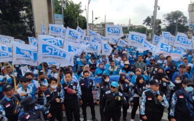 TUNTUT PEMBEBASAN PENGURUS DARI TAHANAN POLRES MORUT, SPN UNJUK RASA DI MABES POLRI