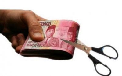 PERUSAHAAN TIDAK BOLEH MEMOTONG UPAH SECARA SEPIHAK