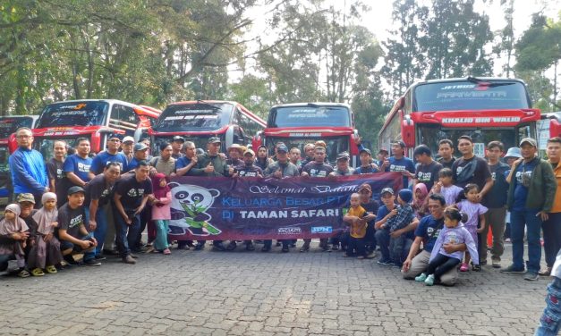 FAMILY GATHERING PT ACRYL TEXTILE MILLS TAHUN 2023