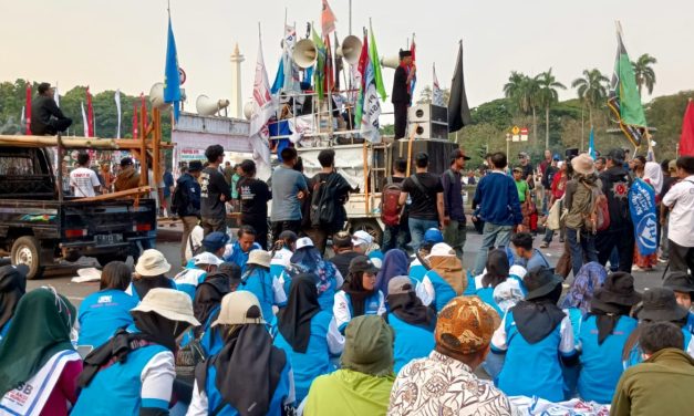 TNI AMANKAN DEMO BURUH, PENGAMAT SEBUT TNI TIDAK LAGI NETRAL