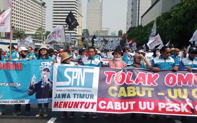 BURUH TANPA SERIKAT BAGAIKAN MENITIPKAN NASIB PADA TAKDIR