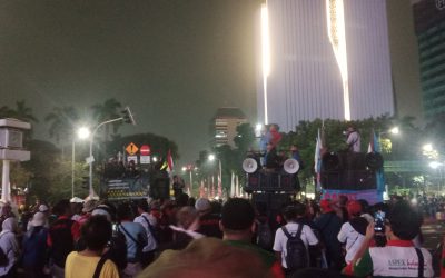 SAMPAI MALAM, MASSA BURUH AASB MASIH BERTAHAN DI BUNDARAN PATUNG KUDA
