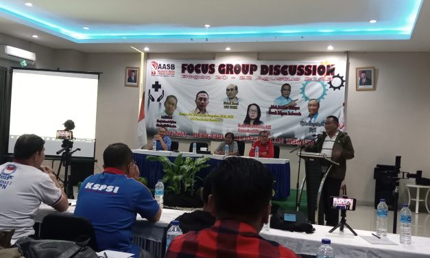 MENATA GERAKAN DAN MENCARI SOLUSI PERMASALAHAN PERBURUHAN