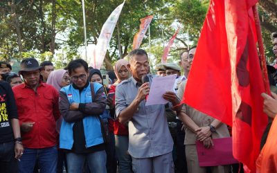 ALIANSI BURUH SUBANG TUNTUT KENAIKAN UMK 20 PERSEN