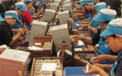 PABRIK DINYATAKAN BANGKRUT, BURUH PABRIK ROKOK BERHARAP DAPATKAN PESANGON