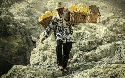 DAMPAK UPAH BURUH RENDAH TERHADAP KEMISKINAN DAN PERTUMBUHAN EKONOMI