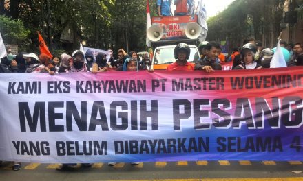 Masa SPN Tuntut Pembayaran Pesangon di PT Master Wovenindo Label, Buruh Gelar Aksi di Apartemen Pesona Bahari