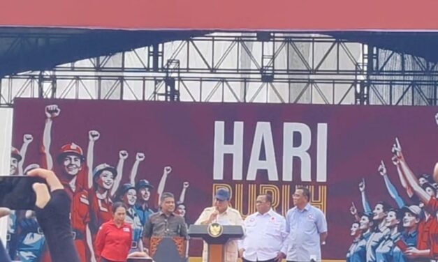 PRABOWO SUBIANTO MEMBERIKAN ANGIN SEGAR UNTUK BURUH INDONESIA