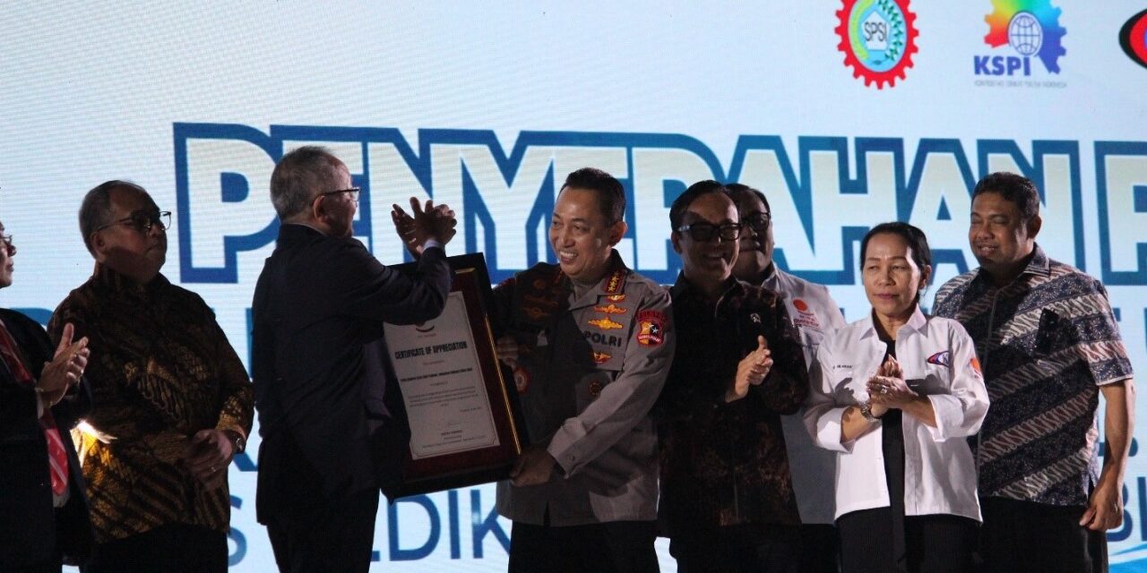 Kapolri Terima Penghargaan Bergengsi dari ITUC, Ribuan Buruh Padati Indonesia Arena