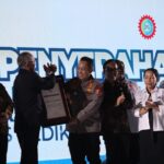 Kapolri Terima Penghargaan Bergengsi dari ITUC, Ribuan Buruh Padati Indonesia Arena