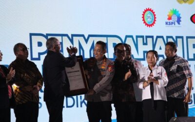 Kapolri Terima Penghargaan Bergengsi dari ITUC, Ribuan Buruh Padati Indonesia Arena