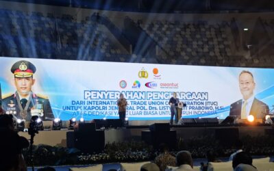 Kapolri Jenderal Listyo Sigit Terima Penghargaan Dunia dari ITUC, Disambut Meriah Ribuan Buruh