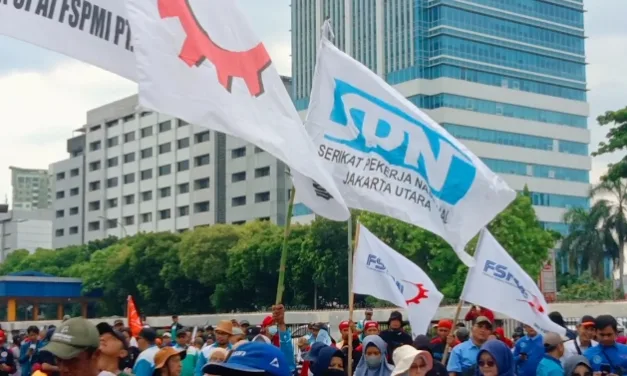 Ribuan Buruh Kepung DPR RI, Ultimatum Pemerintah Penuhi Enam Tuntutan