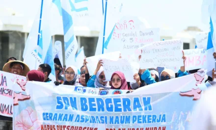 Ratusan Buruh SPN dan SEBUMI Brebes Demo Tuntut Kenaikan UMK 2026 Sebesar 10,5% dan Hapus Outsourcing