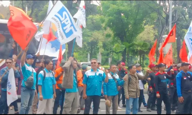 Buruh Kepung Balai Kota, Desak Kepastian UMP DKI 2026 dan Alpha 0,9