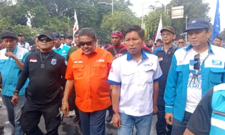 Buruh SPN Kepung Jakarta Tuntut Revisi UMSK Jawa Barat