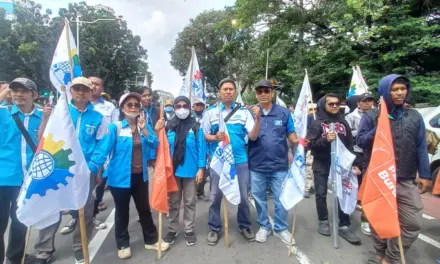 SPN Serbu Istana Negara, Tuntut Revisi UMP DKI Jakarta 2026