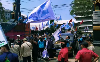 SPN dan Buruh Jateng Bersatu Kawal Putusan UMP di Kantor Gubernur