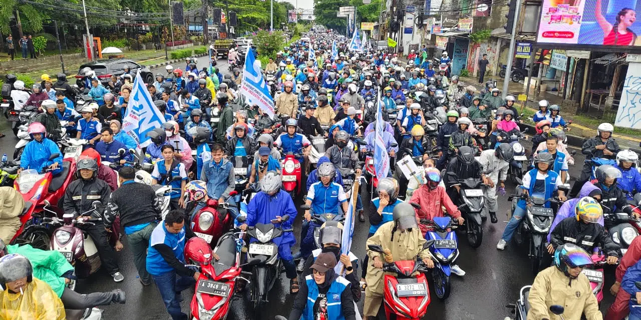 Tolak PP 49/2025, Ribuan Buruh Serang Geruduk Kantor Bupati Tuntut UMK Naik 12%