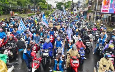 Tolak PP 49/2025, Ribuan Buruh Serang Geruduk Kantor Bupati Tuntut UMK Naik 12%