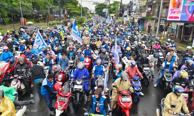 Tolak PP 49/2025, Ribuan Buruh Serang Geruduk Kantor Bupati Tuntut UMK Naik 12%