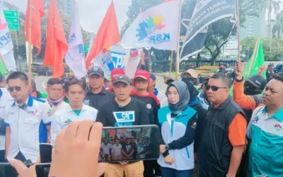 Ribuan Buruh Geruduk Jakarta, Tuntut Revisi UMP 2026 dan Tolak PHK Massal