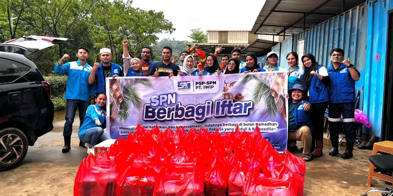 PSP SPN PT IWIP Bagikan 2.000 Takjil Pekerja Tambang Weda Bay