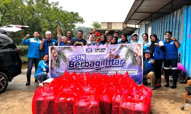 PSP SPN PT IWIP Bagikan 2.000 Takjil Pekerja Tambang Weda Bay