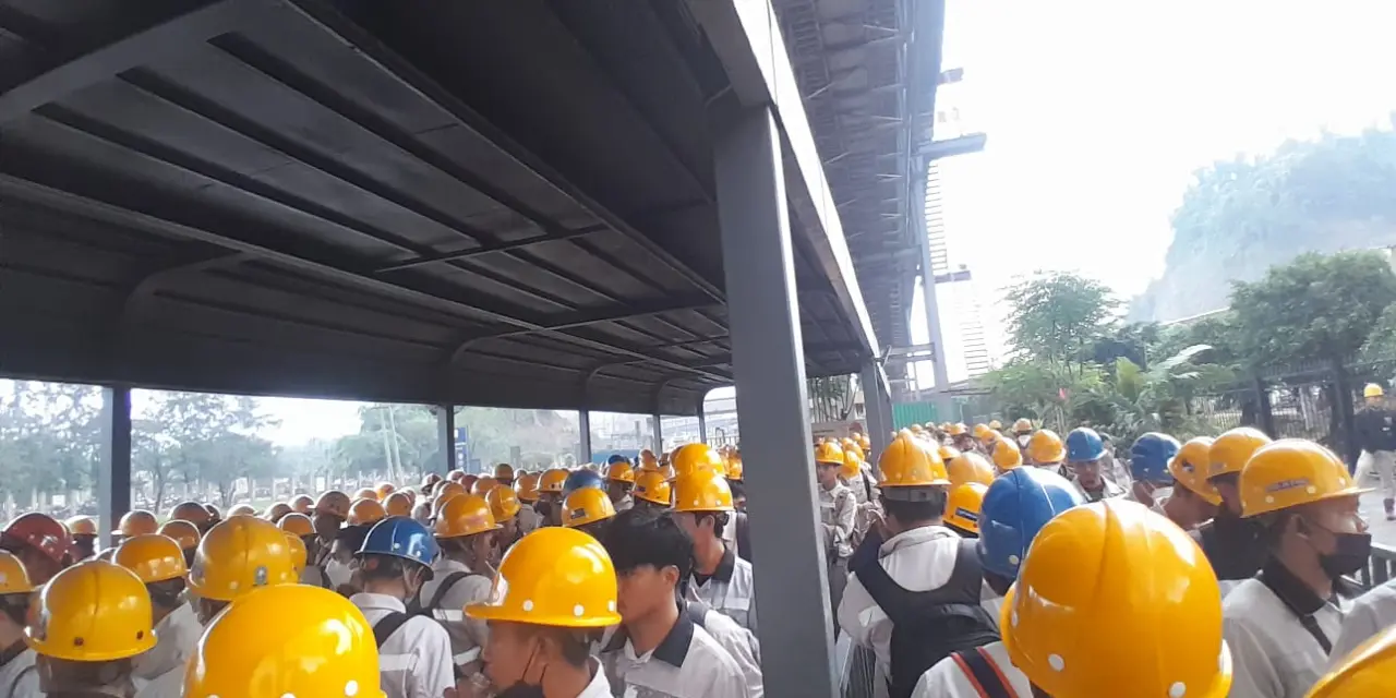 Pertaruhan Keselamatan Kerja di Balik Buruknya Transportasi PT IMIP