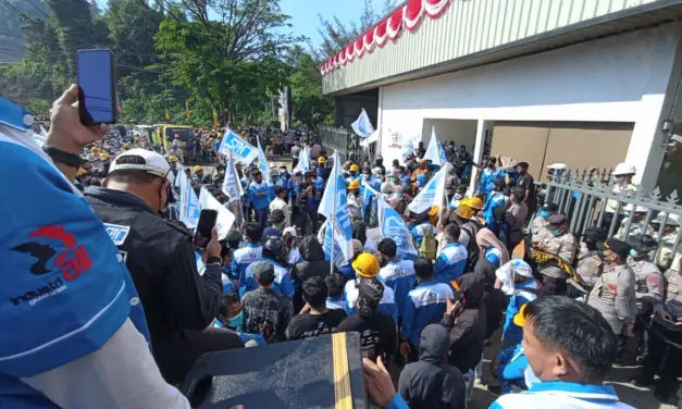 Aksi 1.000 Buruh SPN Morowali: Simbol Perjuangan Keadilan di Gerbang IMIP
