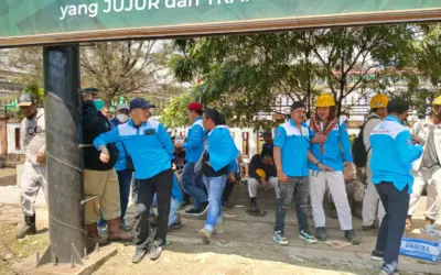 Buruh Berteduh di Bawah Pohon: Potret Risiko Perubahan Iklim di Kawasan Industri