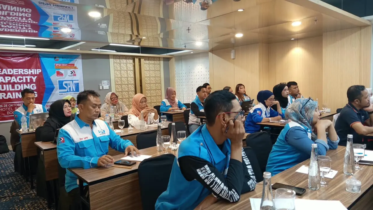 Peserta lima sayap organisasi SPN menyimak materi